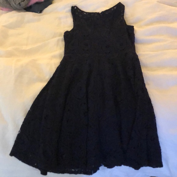 Blue lace float sleeve-less dress - Picture 2 of 5